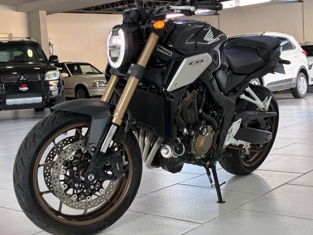 Honda CB 650R - Imagem 8