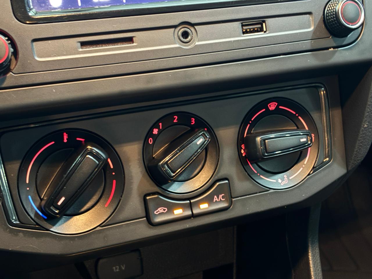 Volkswagen Voyage - Imagem 14