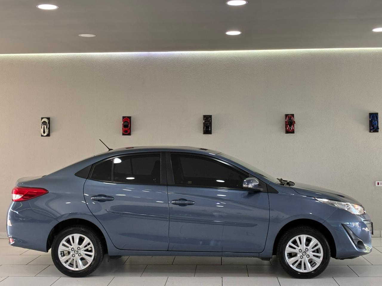 Toyota Yaris sedan - Imagem 2