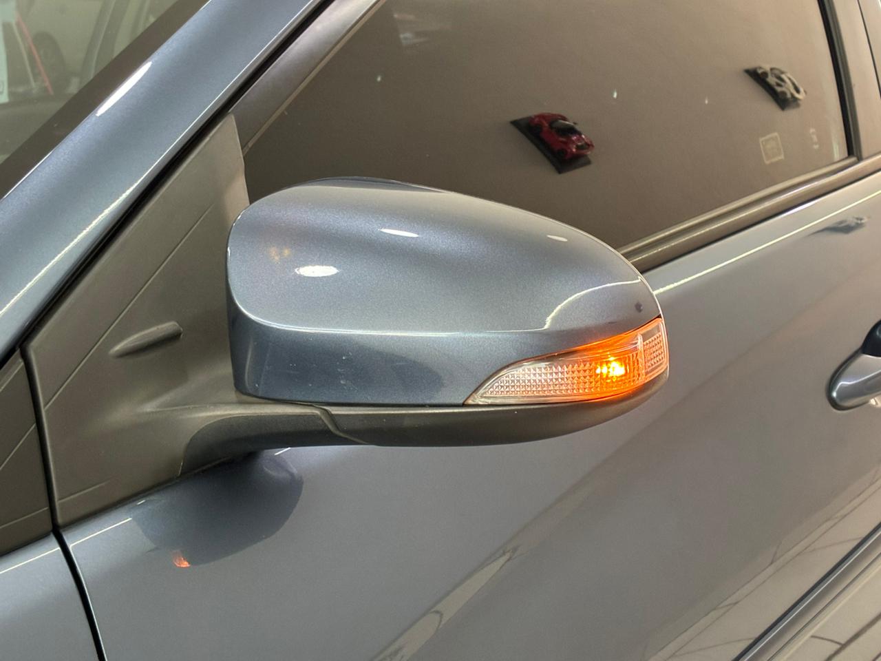 Toyota Yaris sedan - Imagem 3