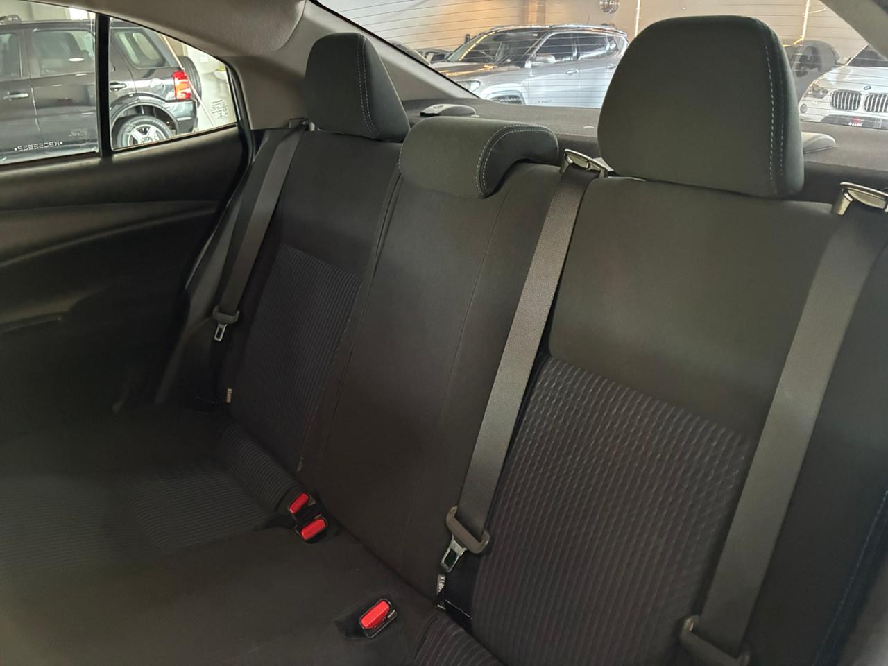 Toyota Yaris sedan - Imagem 4